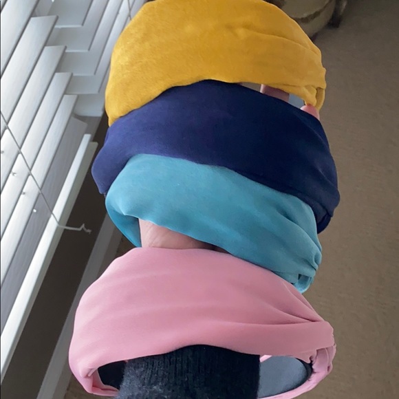 Four headbands - Picture 3 of 8